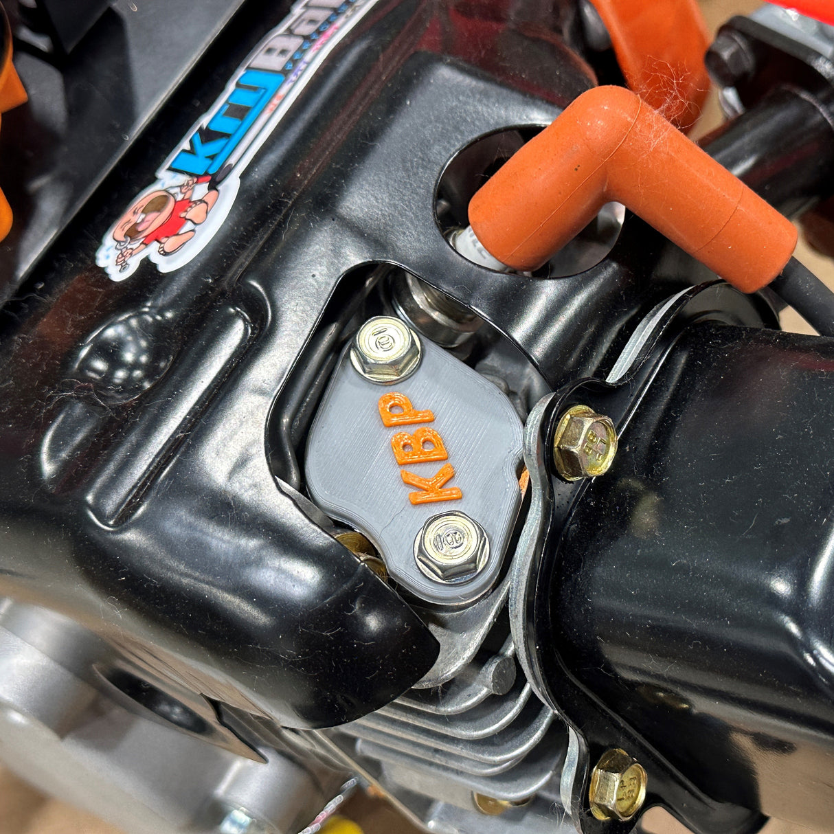 Briggs & Stratton Lo206 Animal Plastic Cylinder Head Exhaust Pipe Port Shipping Plate