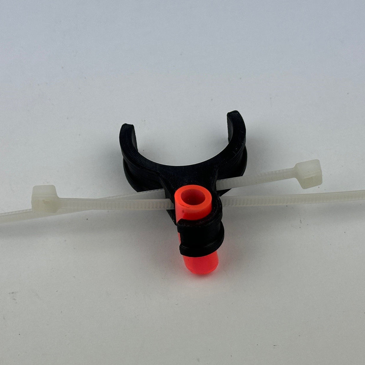 Plastic Fuel Line Clip for 3/8" od, or 9.5mm, Standard Hose - frame bar 25-32mm or 1"-1 1/8" KBP3120