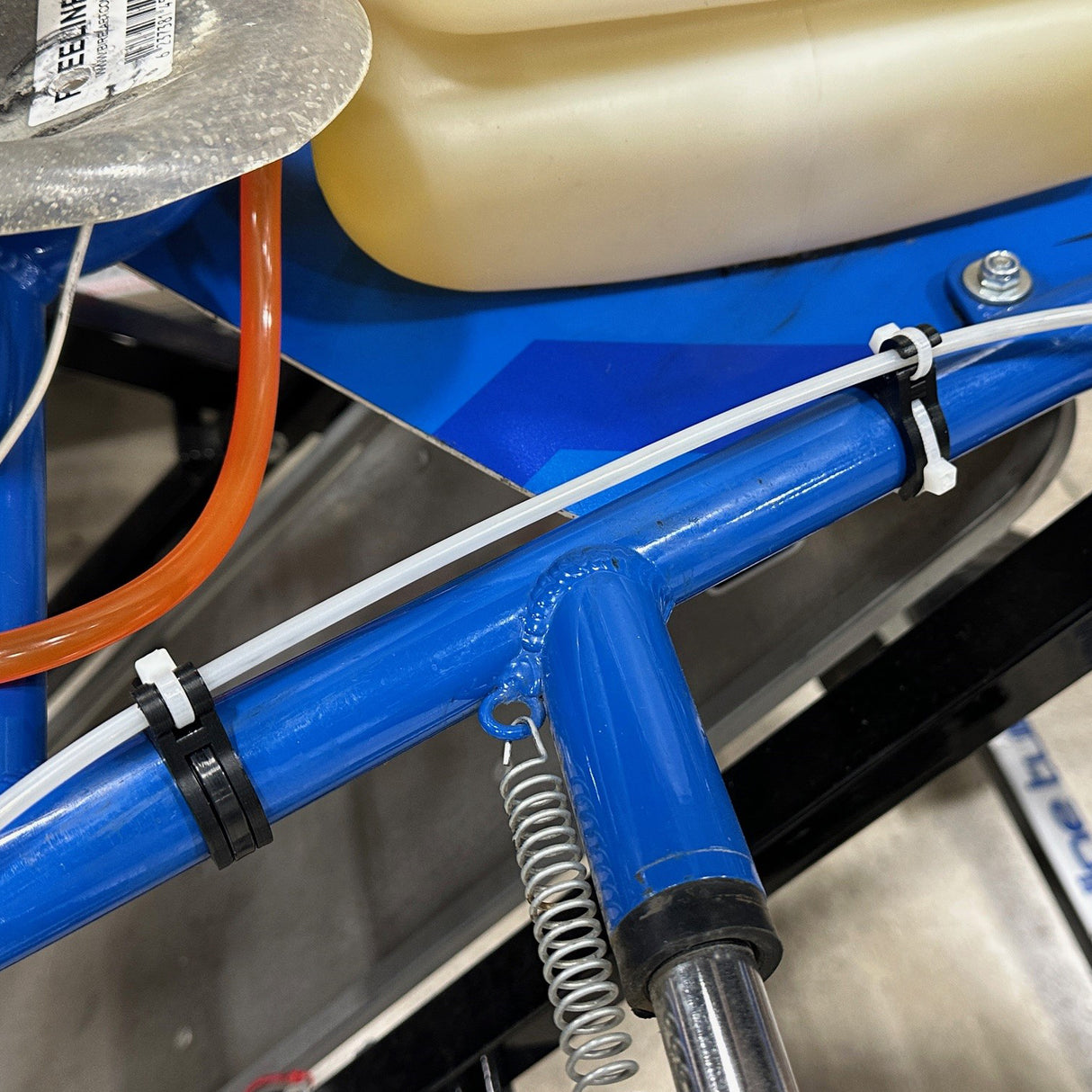 Plastic Throttle Cable Housing Clip for 3/16" od or 5mm Plastic tube - frame bar 25-32mm or 1"-1 1/8" KBP3121